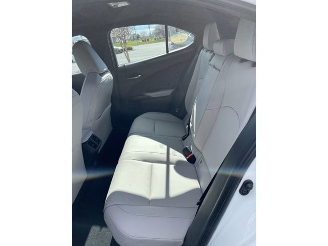 2025 Lexus UX - Photo 14