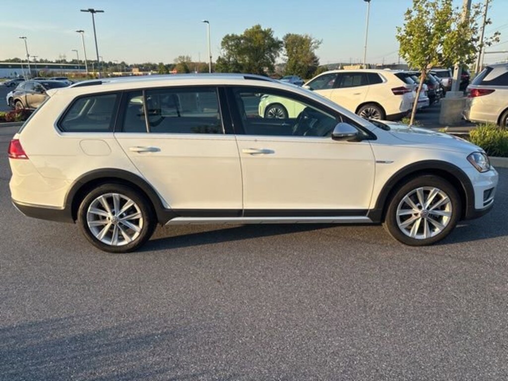 Used 2017 Volkswagen Golf Alltrack TSI S