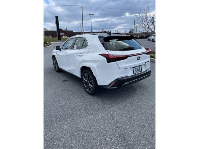 2025 Lexus UX - Photo 9