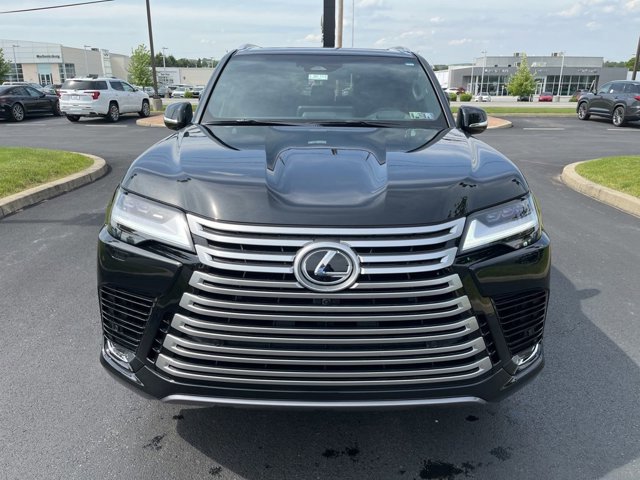 2025 Lexus LX 600 Luxury photo 2