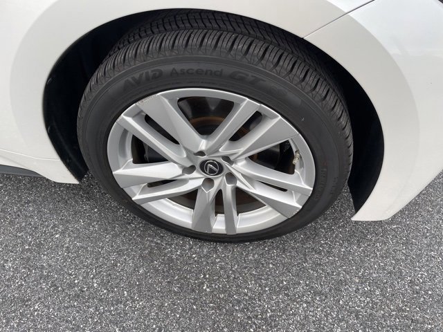 2021 Lexus IS 300 photo 4