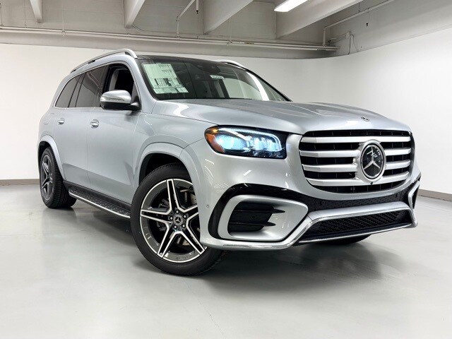 2025 Mercedes Benz GLS 450 4MATIC photo 3