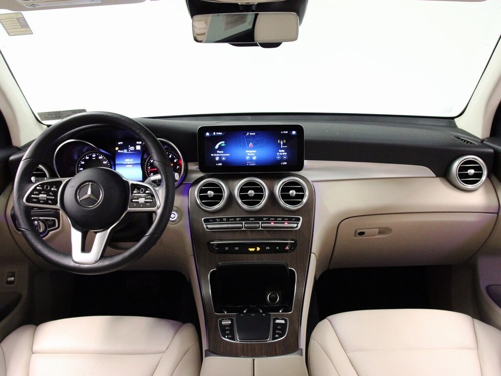 2021 Mercedes Benz GLC 300 photo 2