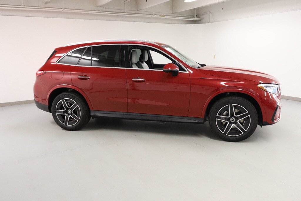 2025 Mercedes Benz GLC 300 4MATIC photo 4