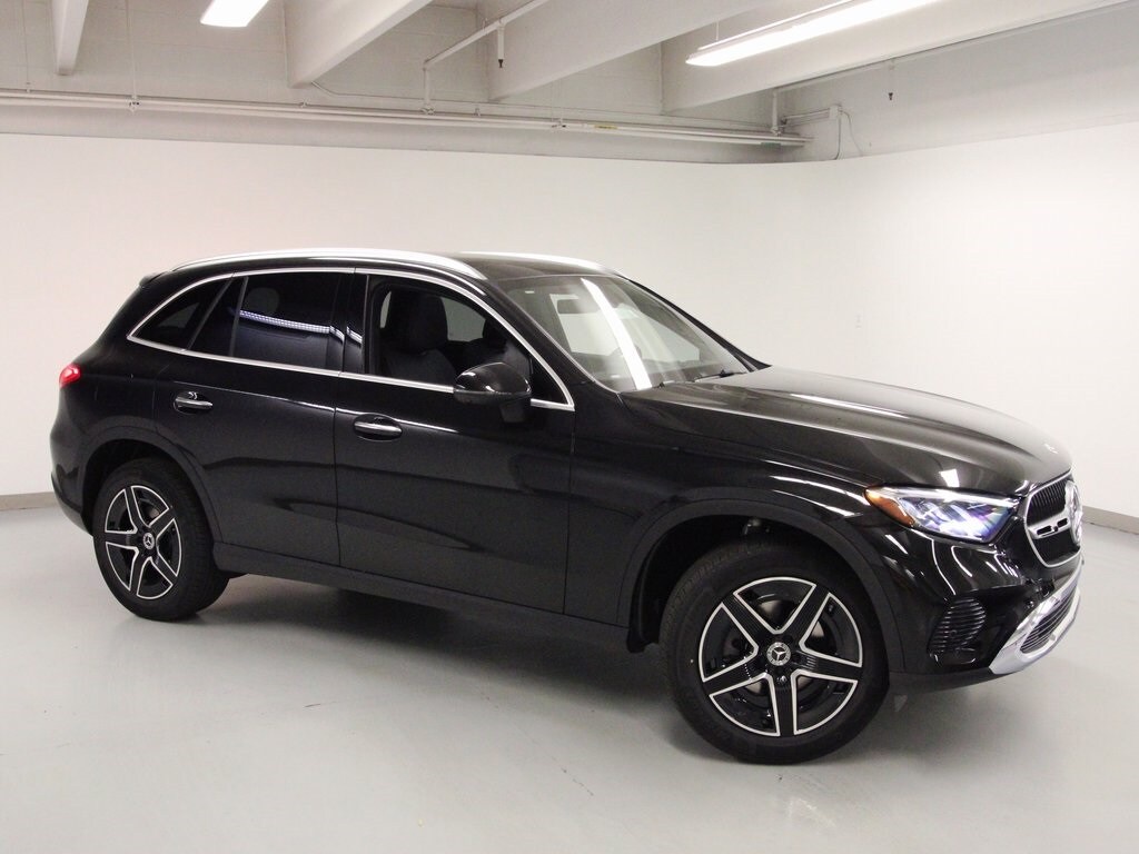 2026 Mercedes Benz GLC 300 4MATIC photo 3