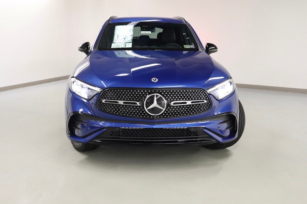 2025 Mercedes Benz GLC 300 4MATIC photo 2