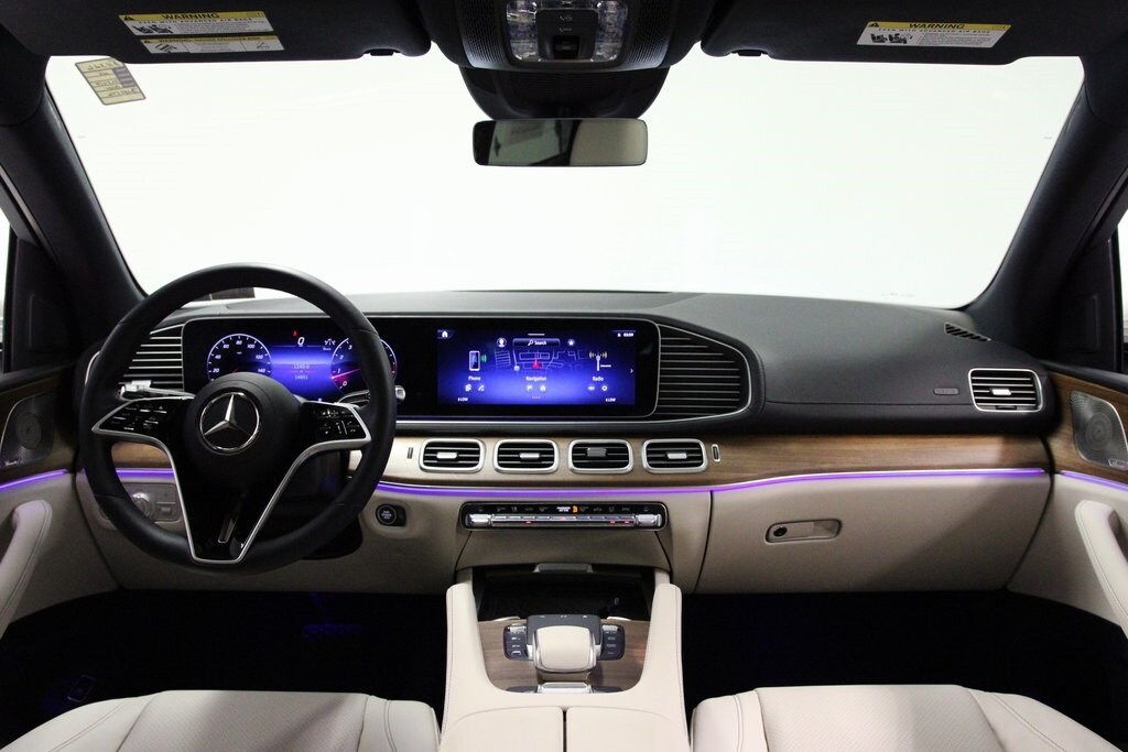 2025 Mercedes Benz GLS 450 4MATIC photo 2