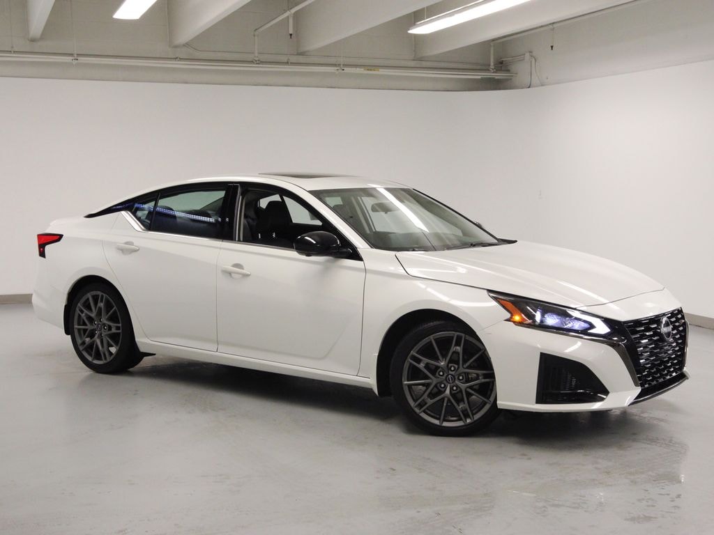Used 2023 Nissan Altima 2.0 SR Sedan