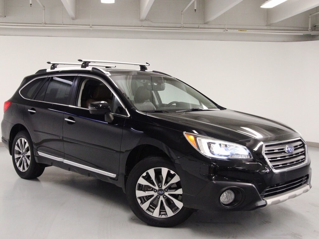 2017 Subaru Outback 3.6R Touring photo 2