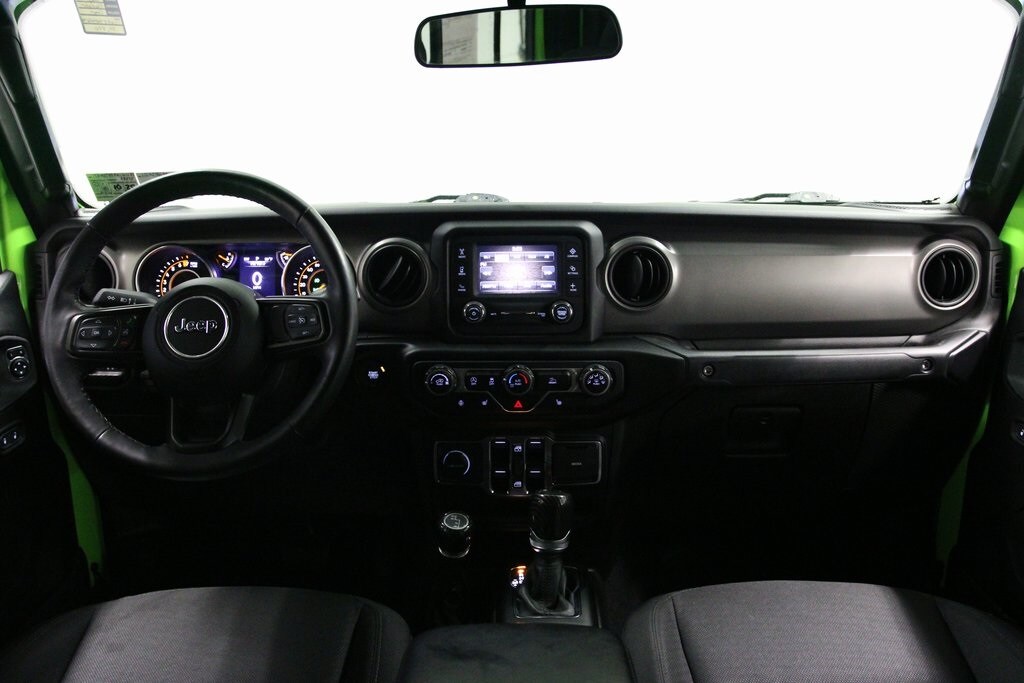 2021 Jeep Gladiator Willys photo 2