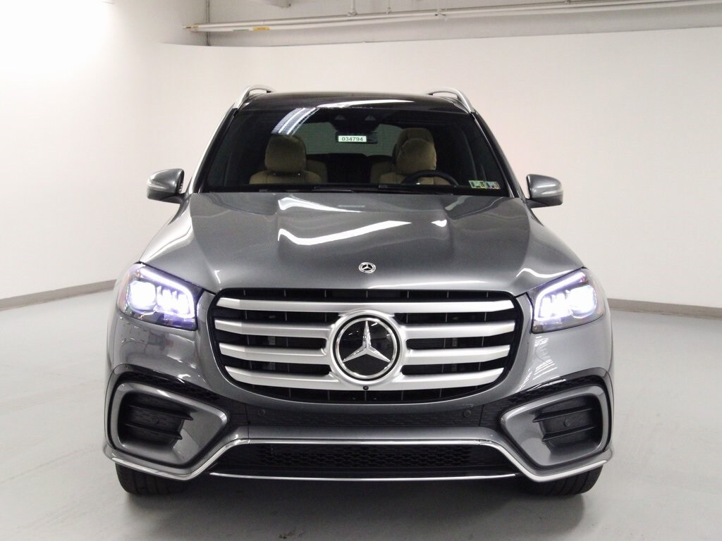 2026 Mercedes Benz GLS 580 4MATIC photo 3