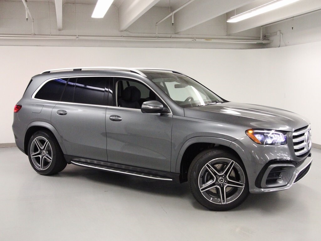 2026 Mercedes Benz GLS 450 4MATIC photo 4