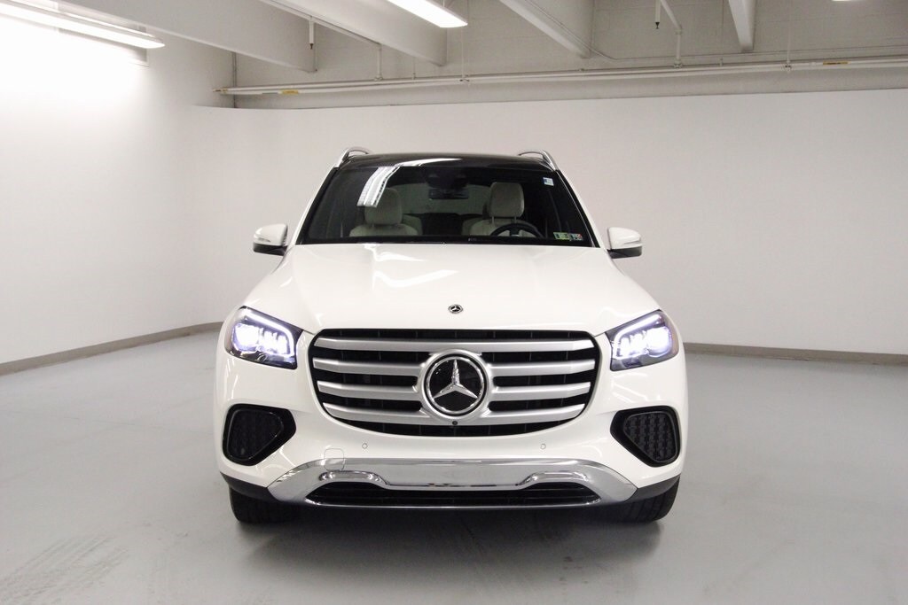 2025 Mercedes Benz GLS 450 4MATIC photo 3