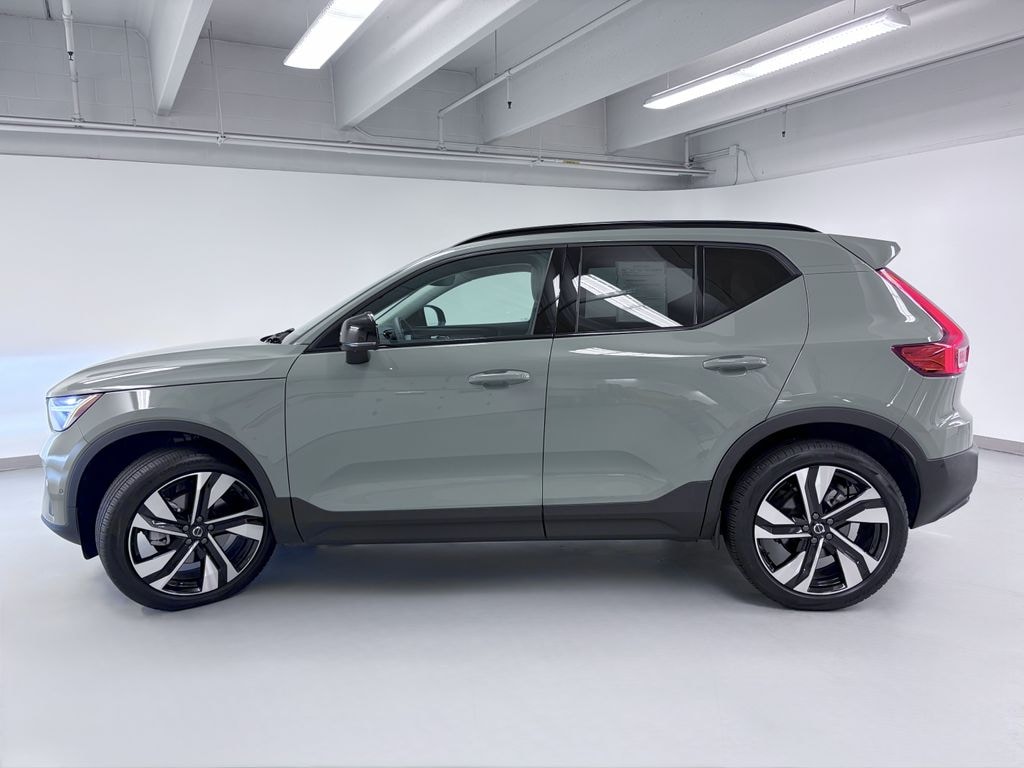 Used 2025 Volvo XC40 B5 Ultra Dark Theme SUV
