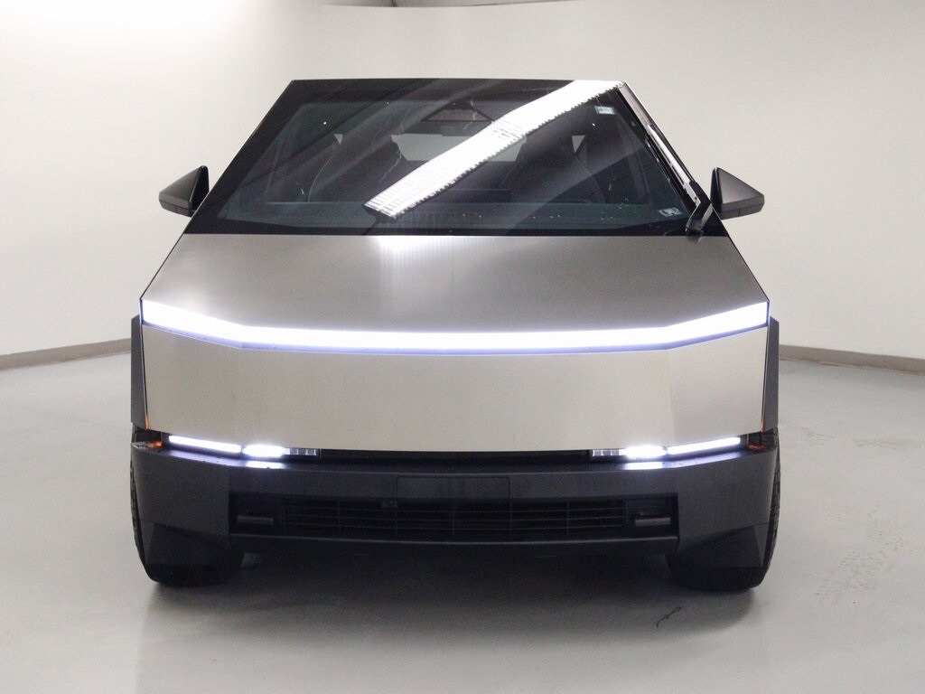 2024 Tesla Cybertruck photo 2