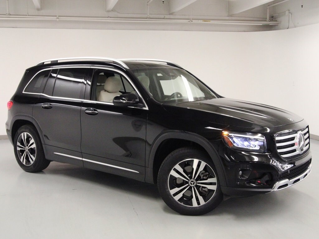 2025 Mercedes Benz GLB 250 4MATIC photo 4