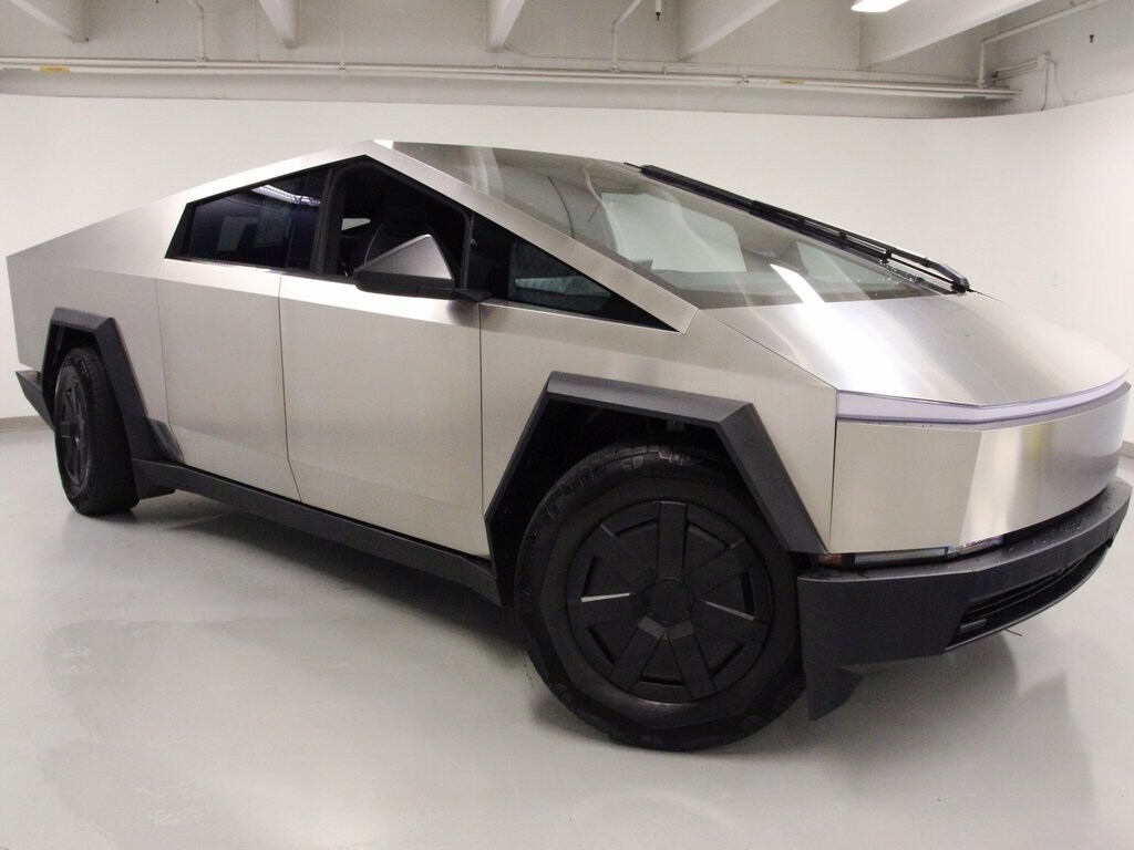 2024 Tesla Cybertruck photo 3