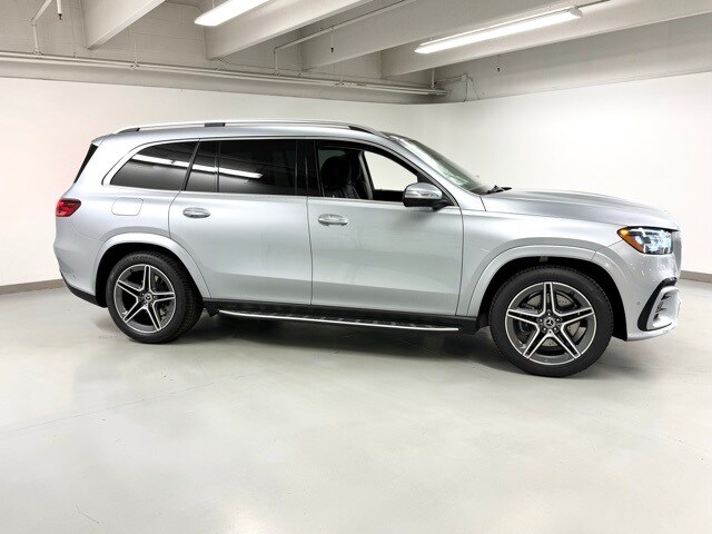 2025 Mercedes Benz GLS 450 4MATIC photo 4