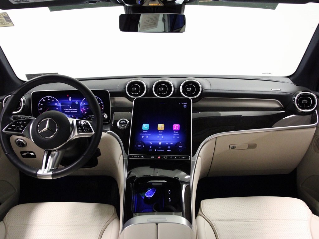 2025 Mercedes Benz GLC 300 4MATIC photo 2