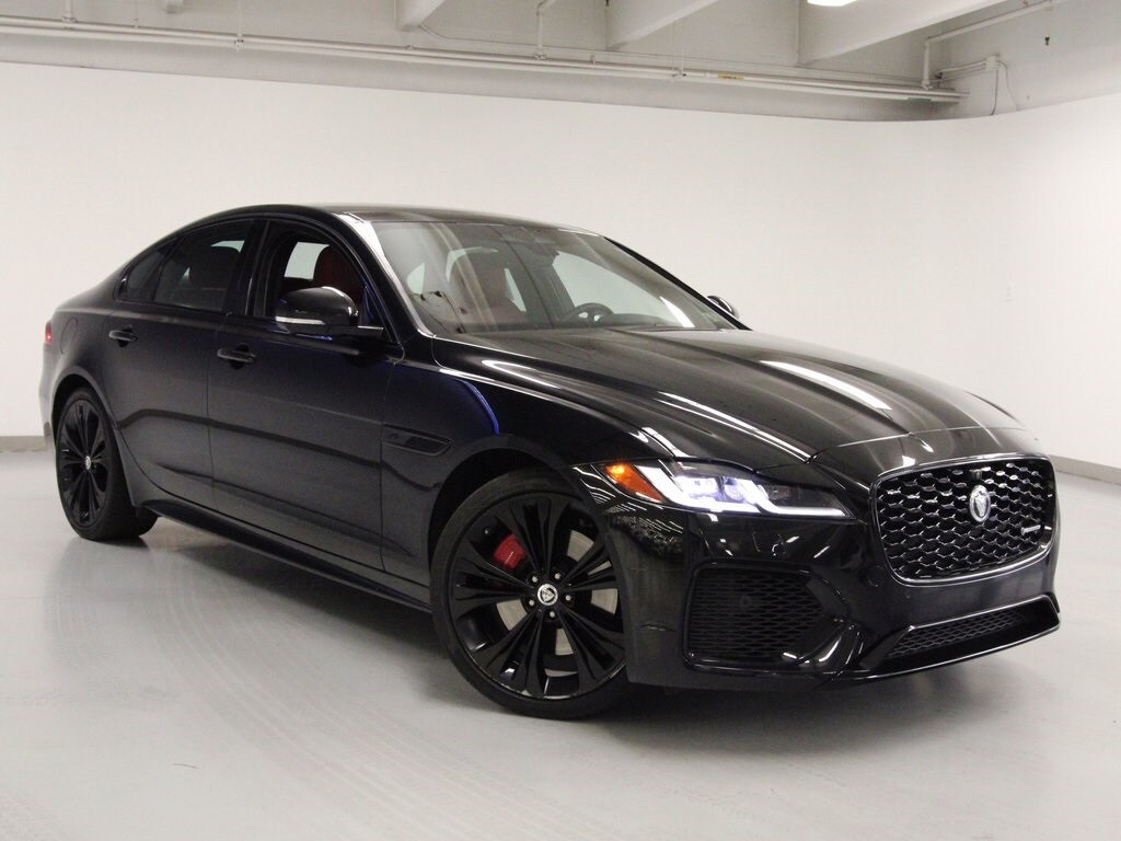 2024 Jaguar XF P300 R-Dynamic SE photo 4