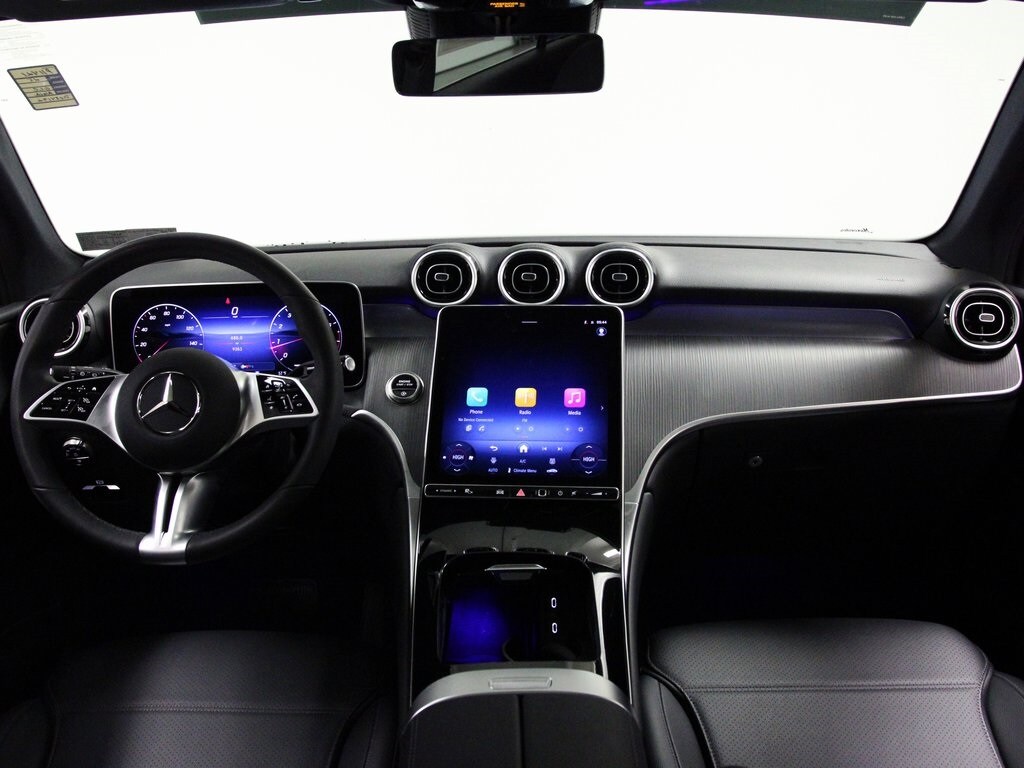 2025 Mercedes Benz GLC 300 4MATIC photo 2