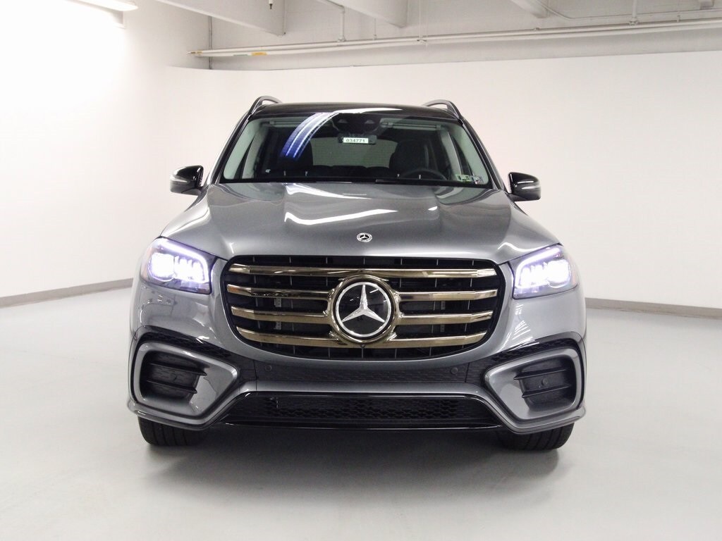 2026 Mercedes Benz GLS 450 4MATIC photo 3