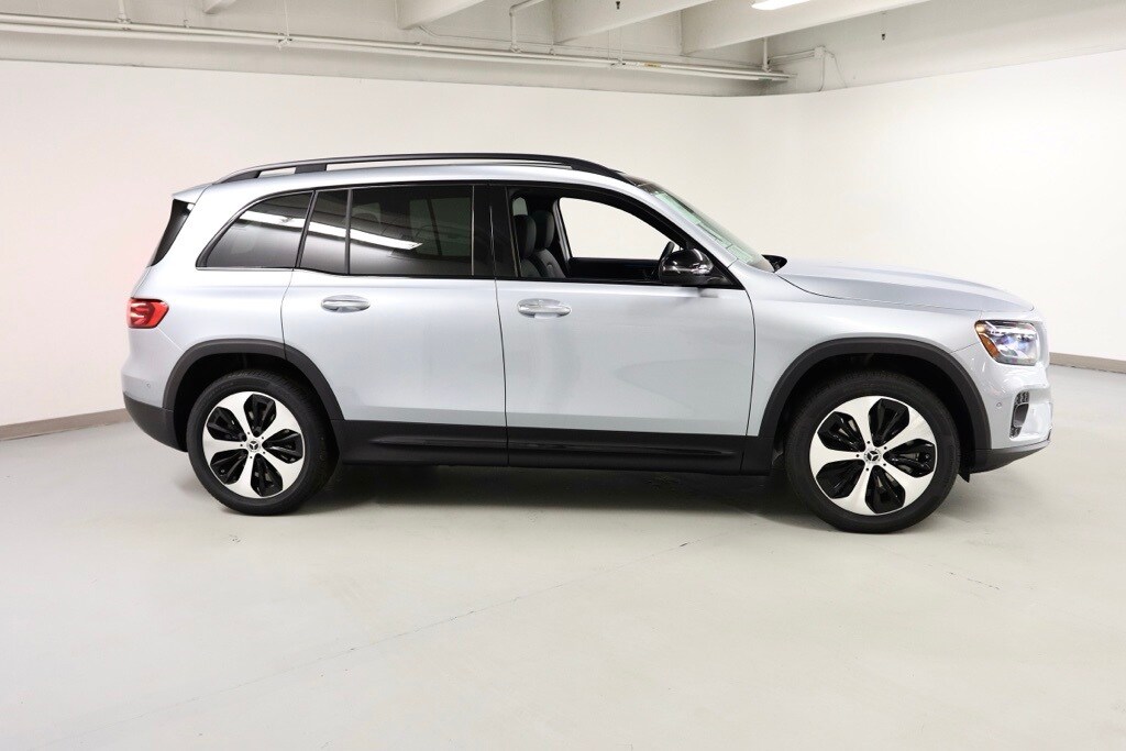 2025 Mercedes Benz GLB 250 4MATIC photo 4