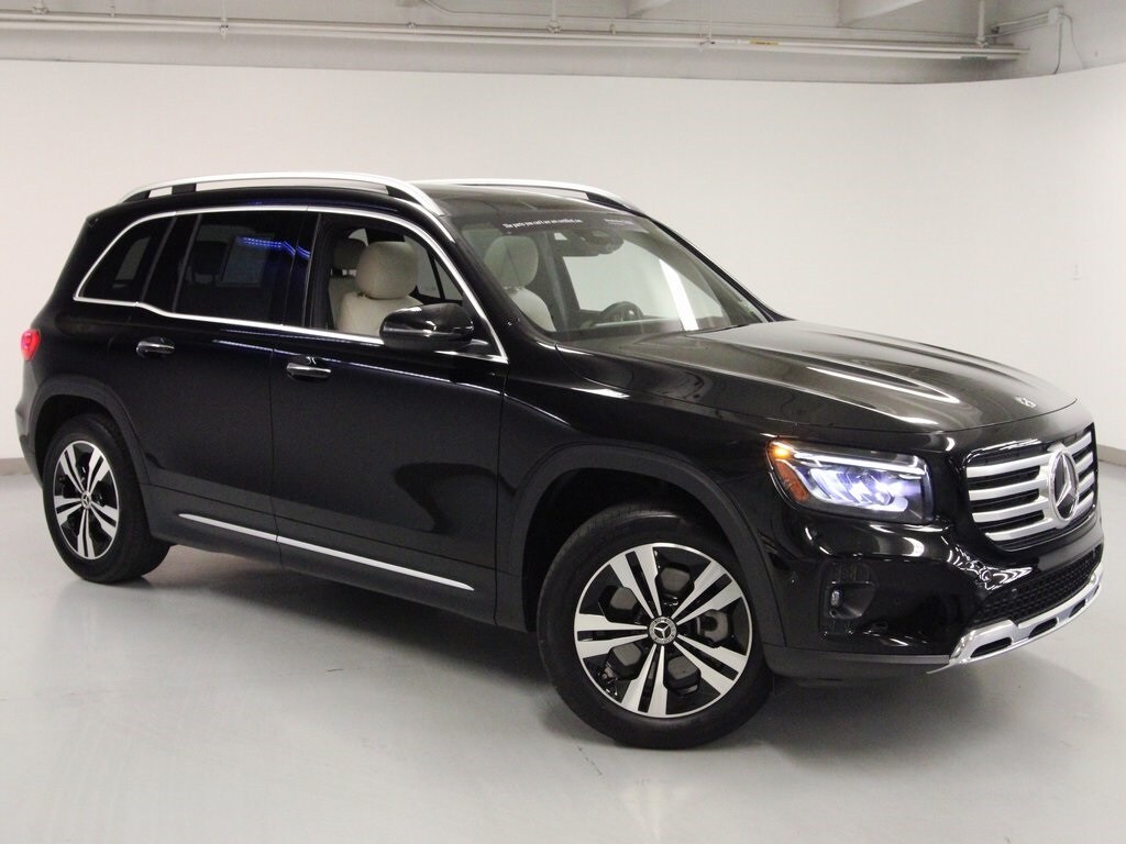2025 Mercedes Benz GLB 250 4MATIC photo 3