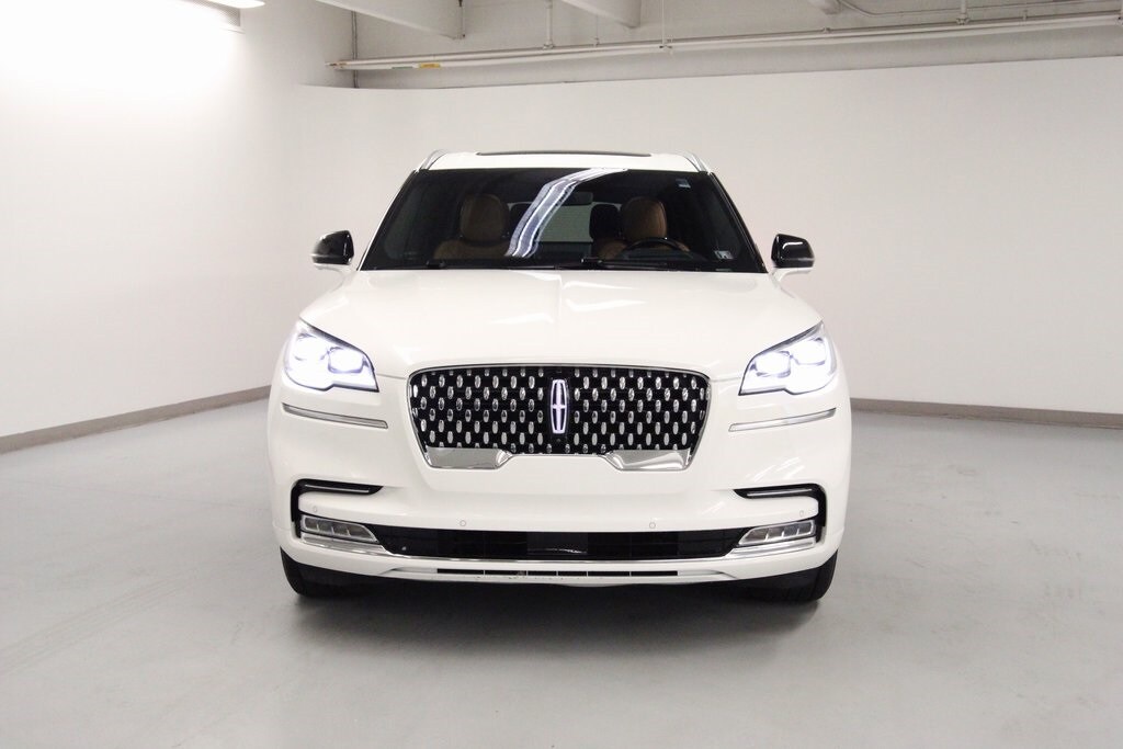 2023 Lincoln Aviator Black Label photo 3