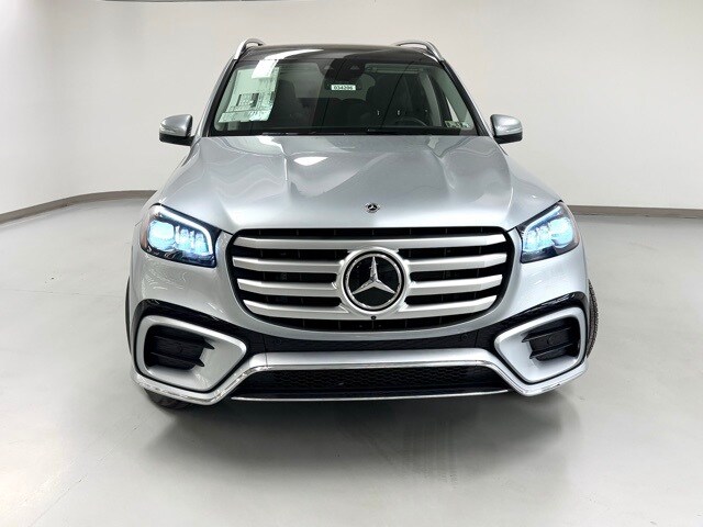 2025 Mercedes Benz GLS 450 4MATIC photo 2