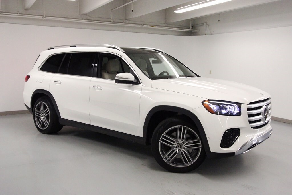 2025 Mercedes Benz GLS 450 4MATIC photo 4