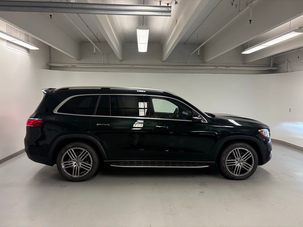 2022 Mercedes Benz GLS 450 4MATIC photo 4