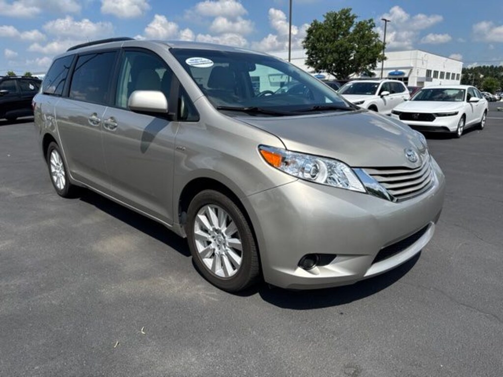 Used 2017 Toyota Sienna LE 7 Passenger Minivan/Van