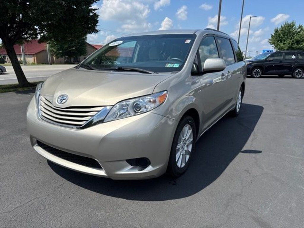 Used 2017 Toyota Sienna LE 7 Passenger Minivan/Van