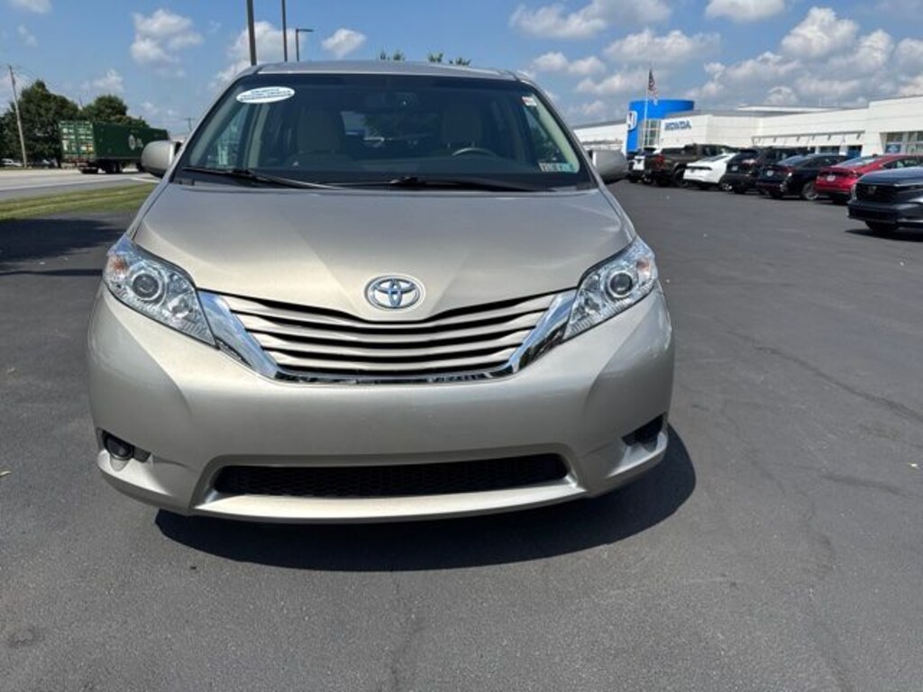 Used 2017 Toyota Sienna LE 7 Passenger Minivan/Van