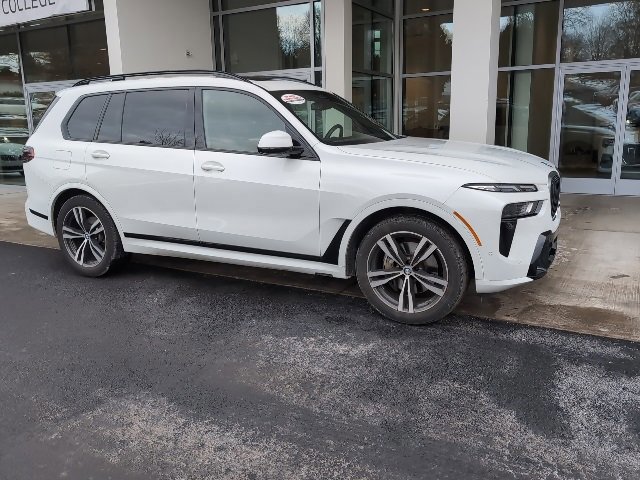 2024 BMW X7 40i's photo