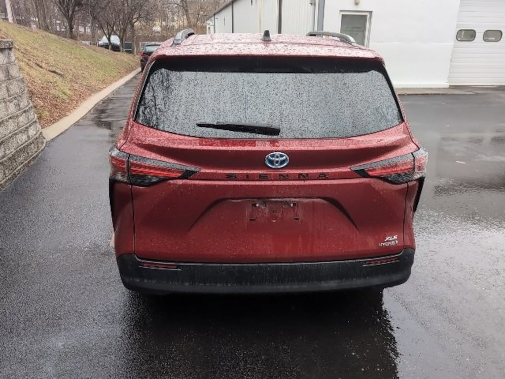 Used 2021 Toyota Sienna XLE