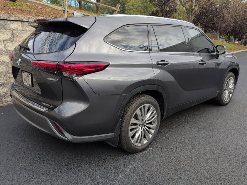 Used 2022 Toyota Highlander Hybrid Platinum