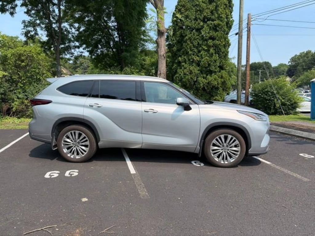 Used 2024 Toyota Highlander Platinum