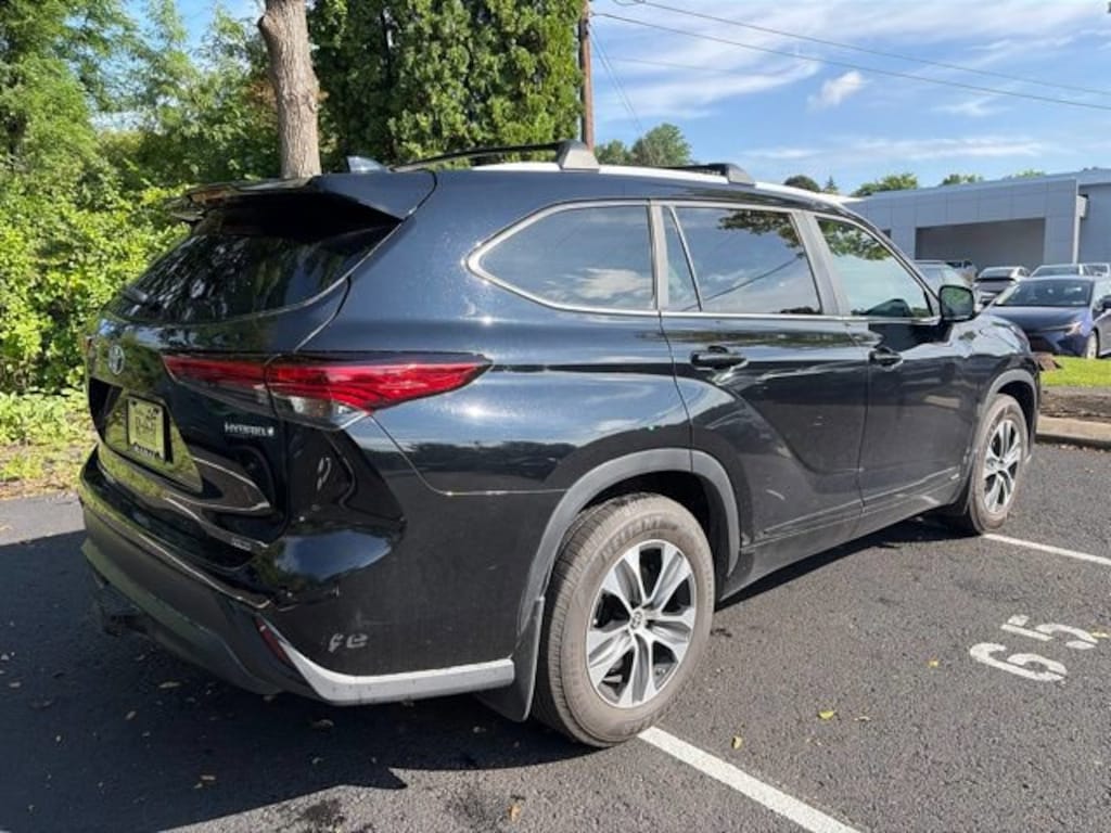 Used 2023 Toyota Highlander Hybrid XLE