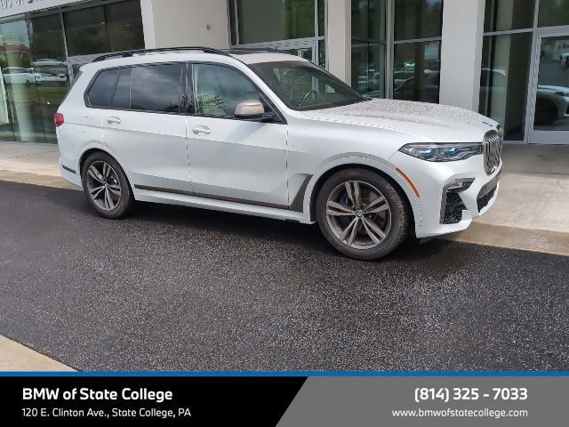2021 BMW X7 M50i's photo