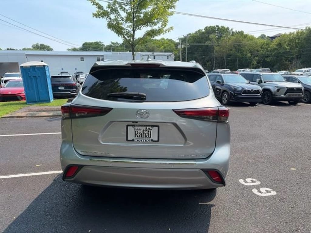 Used 2024 Toyota Highlander Platinum