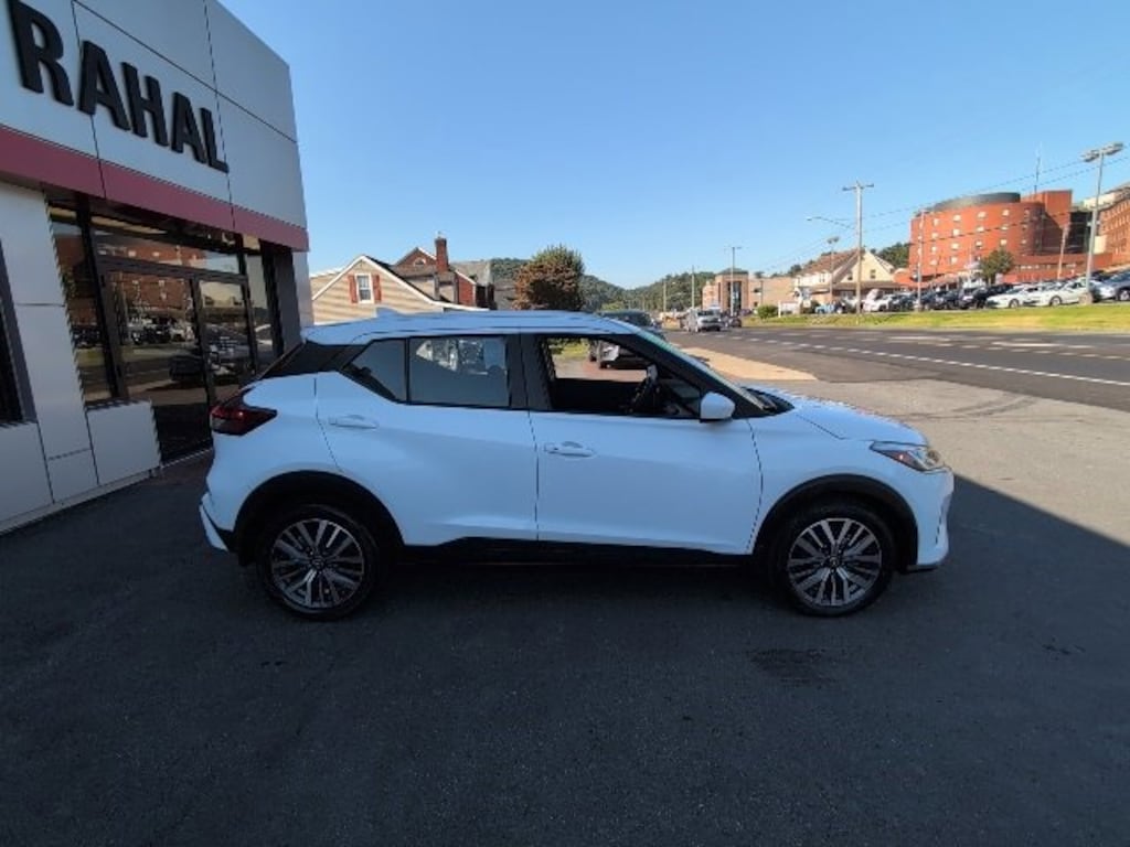 Used 2023 Nissan Kicks SV