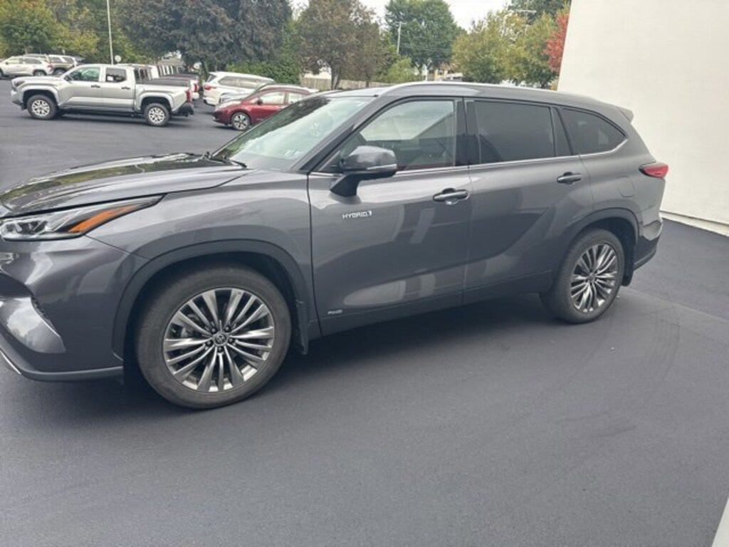 Used 2021 Toyota Highlander Hybrid Platinum
