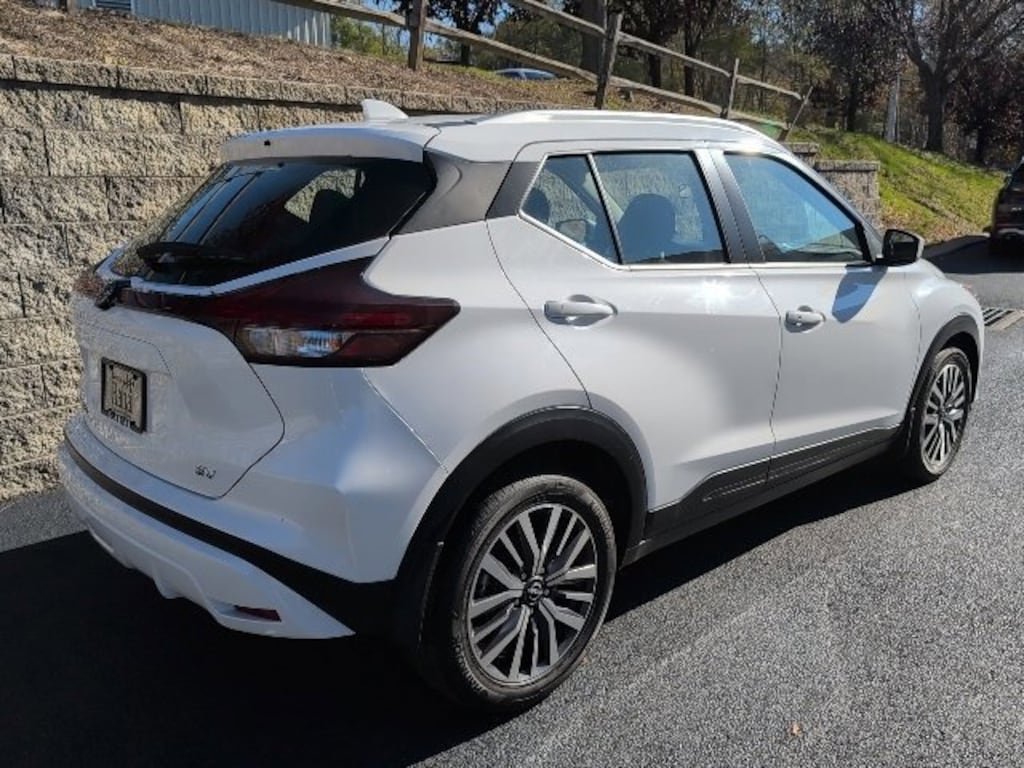 Used 2023 Nissan Kicks SV