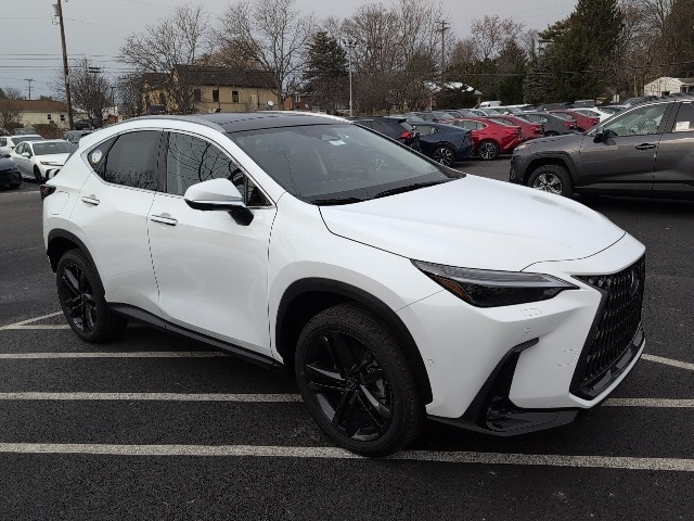 2026 Lexus NX PHEV 450h+'s photo