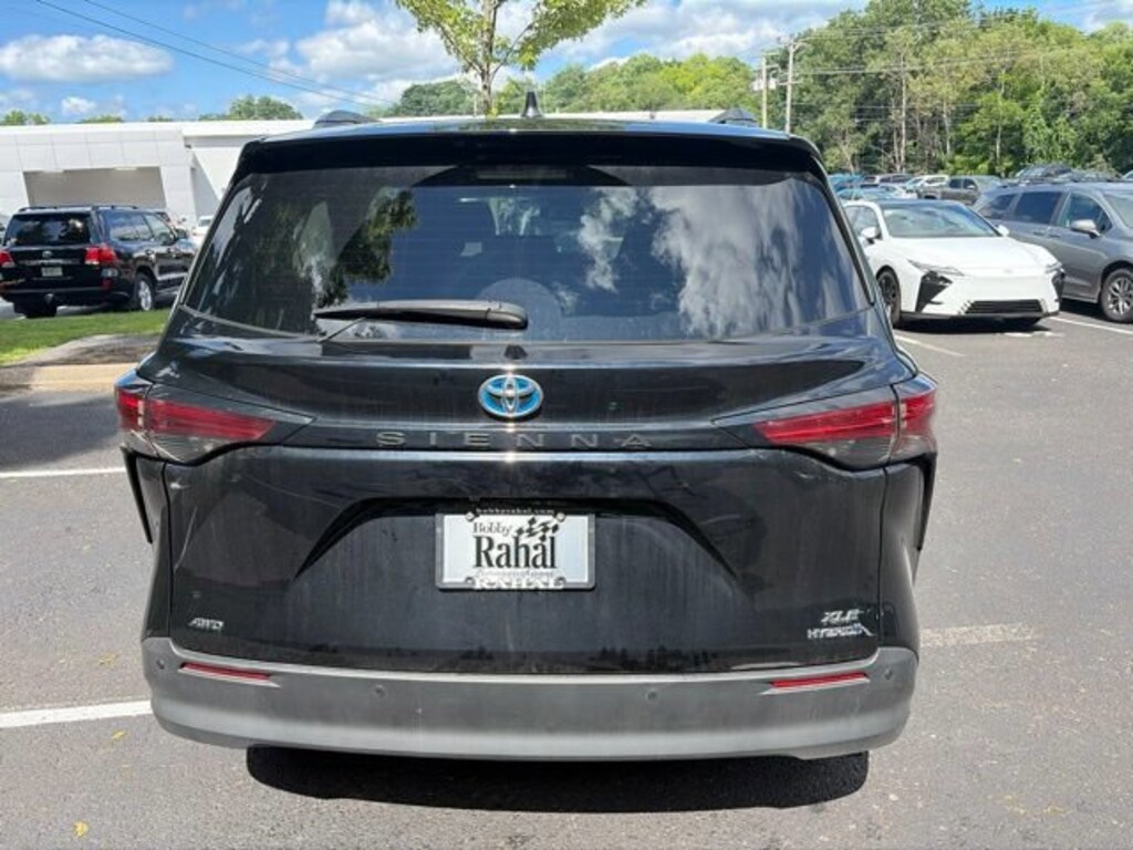 Used 2022 Toyota Sienna XLE