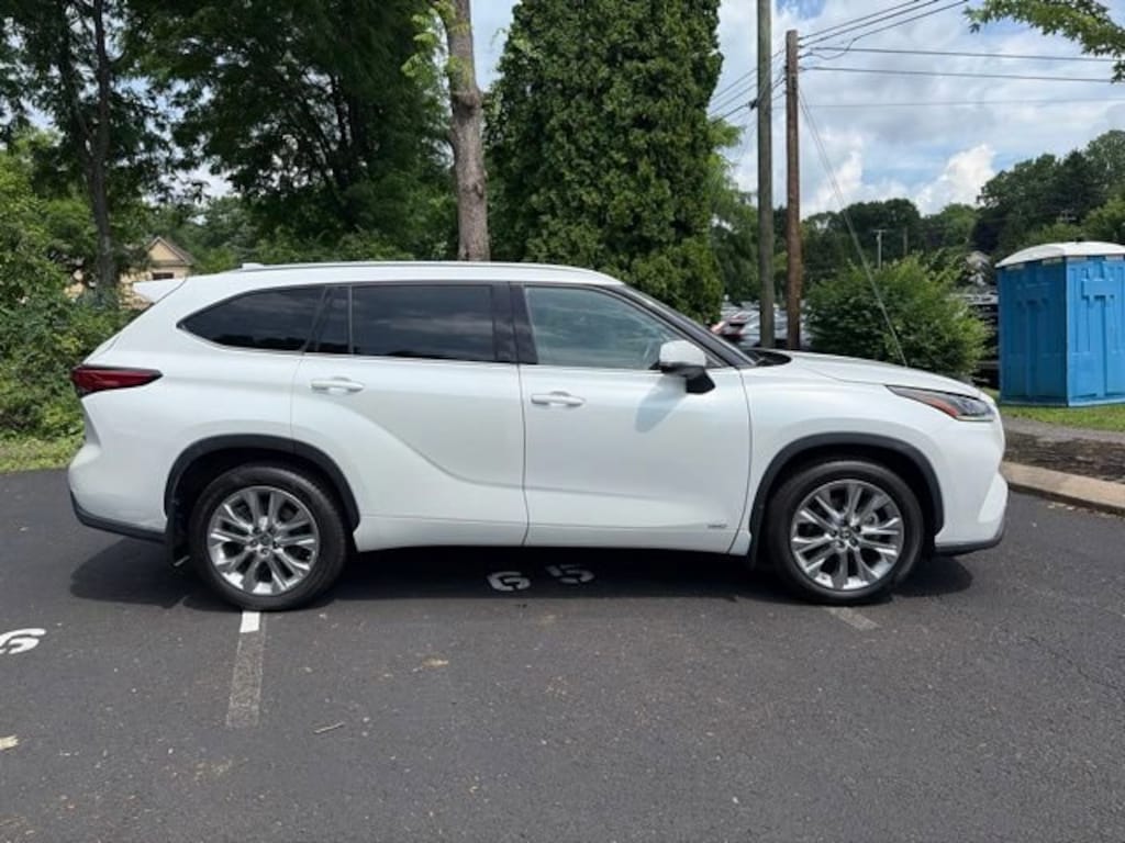 Used 2022 Toyota Highlander Hybrid Limited