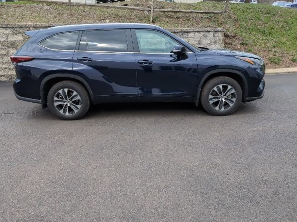 Used 2025 Toyota Highlander XLE