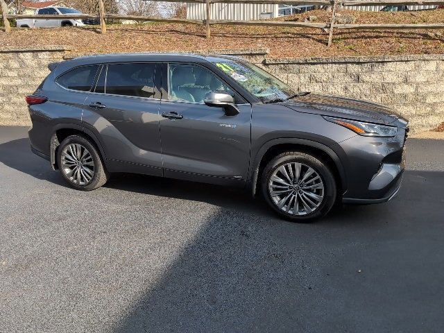 2021 Toyota Highlander Platinum's photo